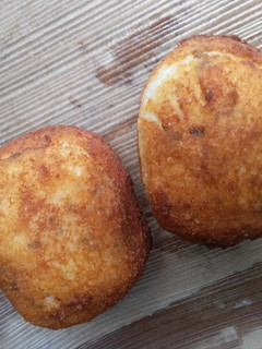 Una foto de Croquetas de papas rellenas