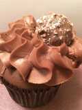 Cupcake ferrero rocher y chocolate