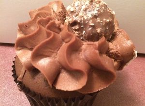 Una foto de Cupcake ferrero rocher y chocolate