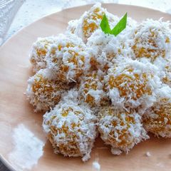 A picture of Klepon Labu Kuning / Pumpkin Sticky Rice Balls With Palm Sugar.