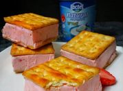 Gambar aiskrim strawberry