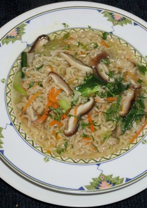 Una foto de FIDEOS CHINOS RAMEN CON VEGETALES. JON STYLE