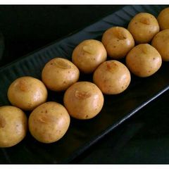 Badami besan laddu A picture of Badami besan laddu.
