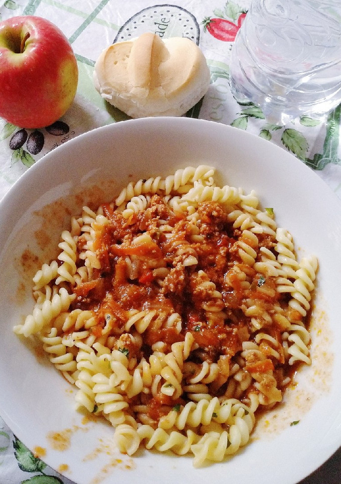 Una foto de Macarrones a la boloñesa