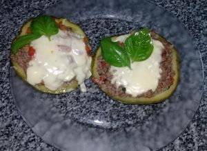 Una foto de Zapallitos de tronco rellenos con carne picada