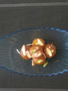 ગુલાબ જામુન(Gulab Jamun Recipe in Gujarati) રેસીપી મુખ્ય ફોટો