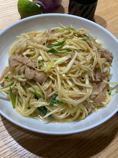 皎白筍炒肉絲 的食譜成品照片