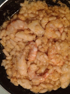 Una foto de Judías blancas con bacalao y gambas