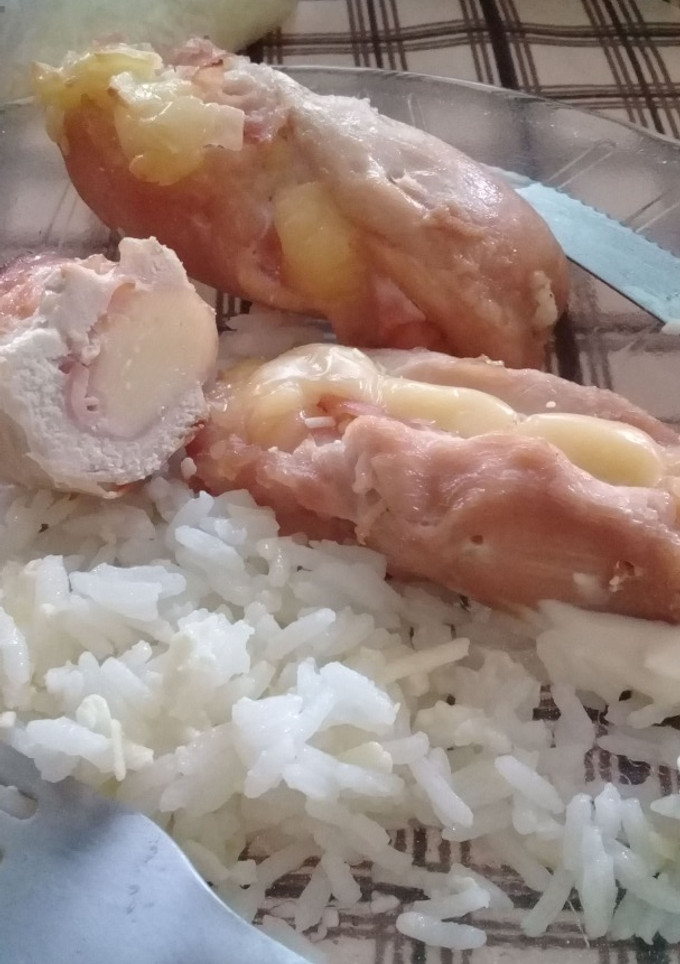 Una foto de Arrolladito de pollo, tipo "pancho"