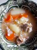 Caldo con puerco y verduras
