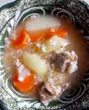 Caldo con puerco y verduras