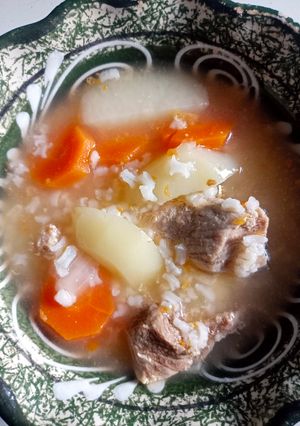 Una foto de Caldo con puerco y verduras