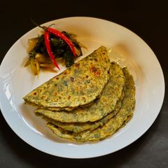 A picture of Methi Paratha.