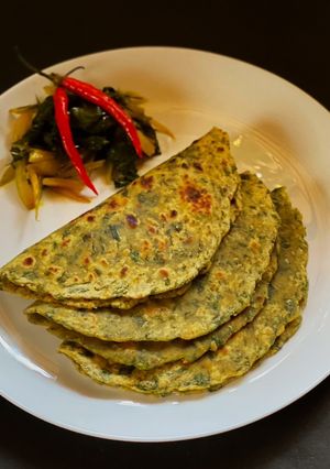 A picture of Methi Paratha.