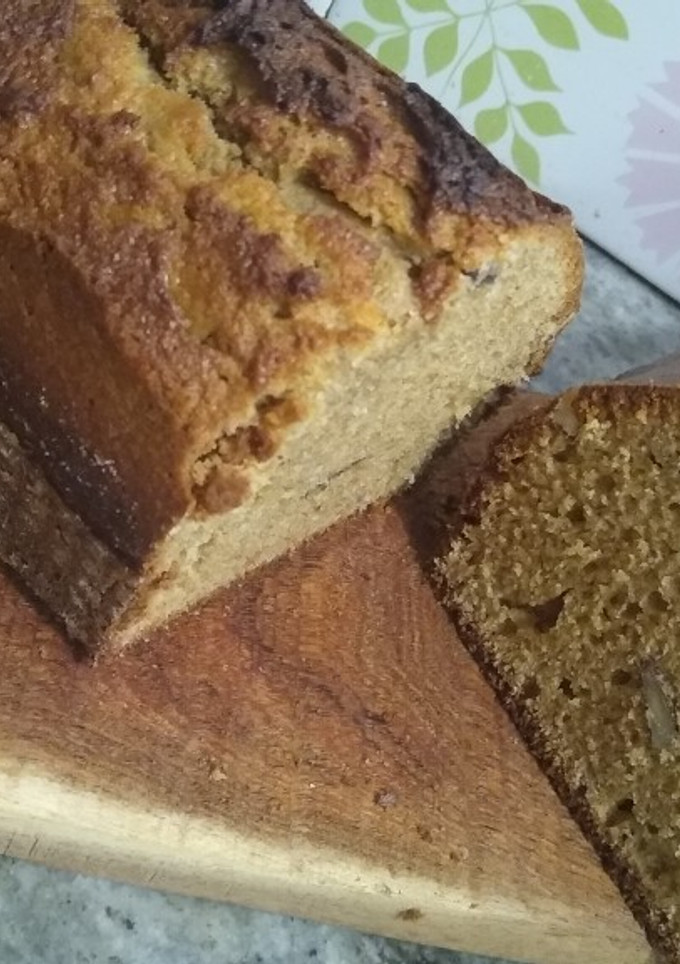 Una foto de Budín integral con pasas y nueces. Muy saludable!