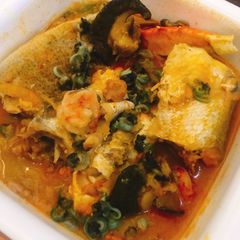 A picture of Seasfood soup.