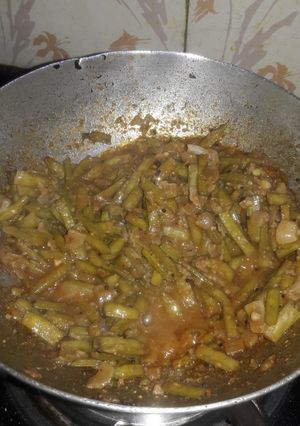 गवारीच्या शेंगांची मसाला भाजी (Gavarichya Shengachi Bhaji Recipe In Marathi) रेसिपी चे मुख्य फोटो 