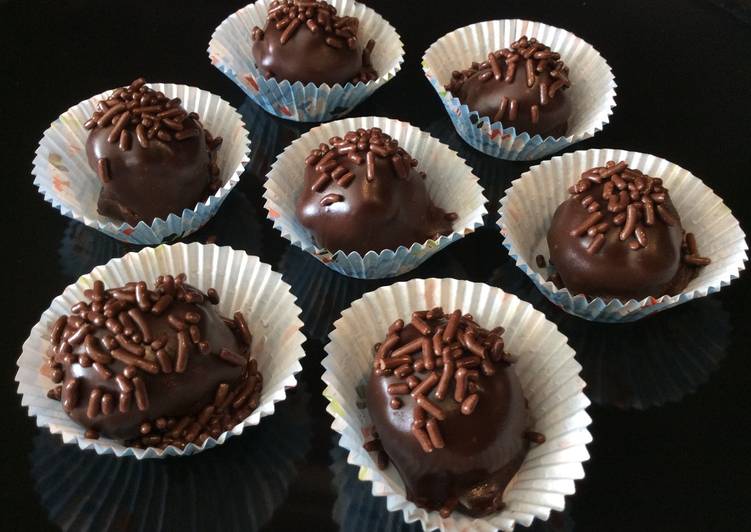 Steps to Make Award-winning Walnut Bon-Bons