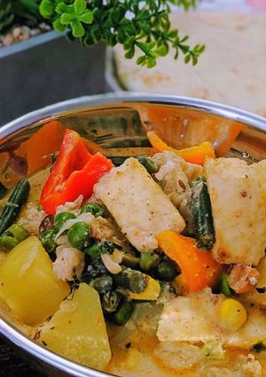 A picture of Navratan Korma (no onion no garlic).