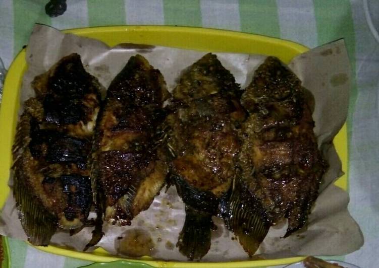 Bagaimana Menyiapkan Nila Bakar Pedas Manis Anti Gagal