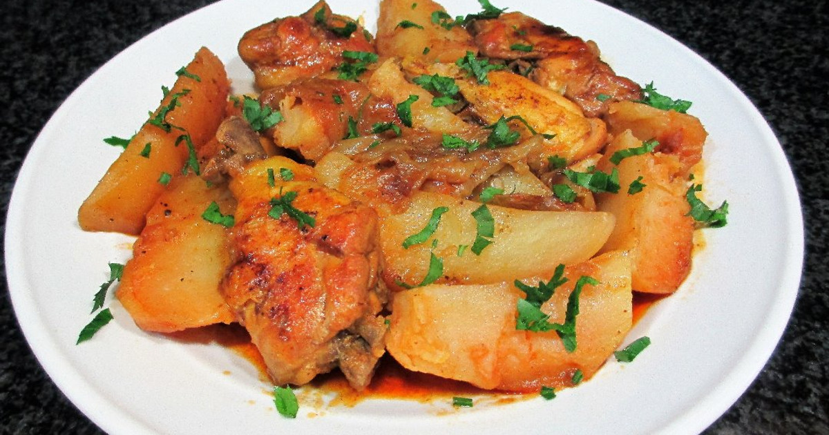 Guiso De Muslo De Pollo Y Gajos De Patatas Con Piment n Ahumado Receta guiso-de-muslo-de-pollo-y-gajos-de-patatas-con-piment-n-ahumado-receta