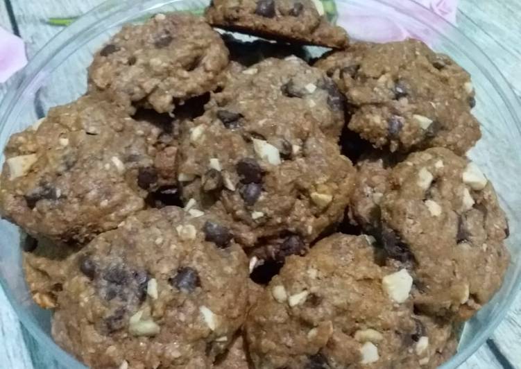 Cookies a la famous amous (copycat)