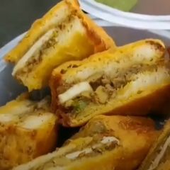 Cheese bread pakora A picture of Cheese bread pakora.