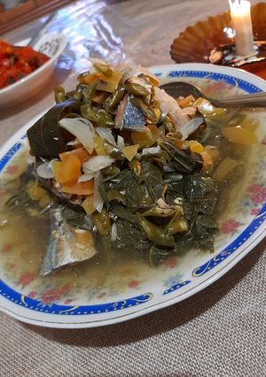 Foto resep Daun singkong dan ikan peda kukus