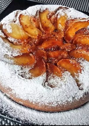 Una foto de Torta invertida de manzana en sartén