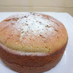 A picture of Easy Yoghurt Cake.