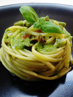 Foto di Linguine con crema alle erbe e pistacchi