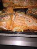 Salmón al horno con cebolla y romero 