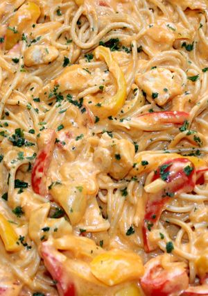 Sajtos-csirkés fajitas spagetti recept fotója