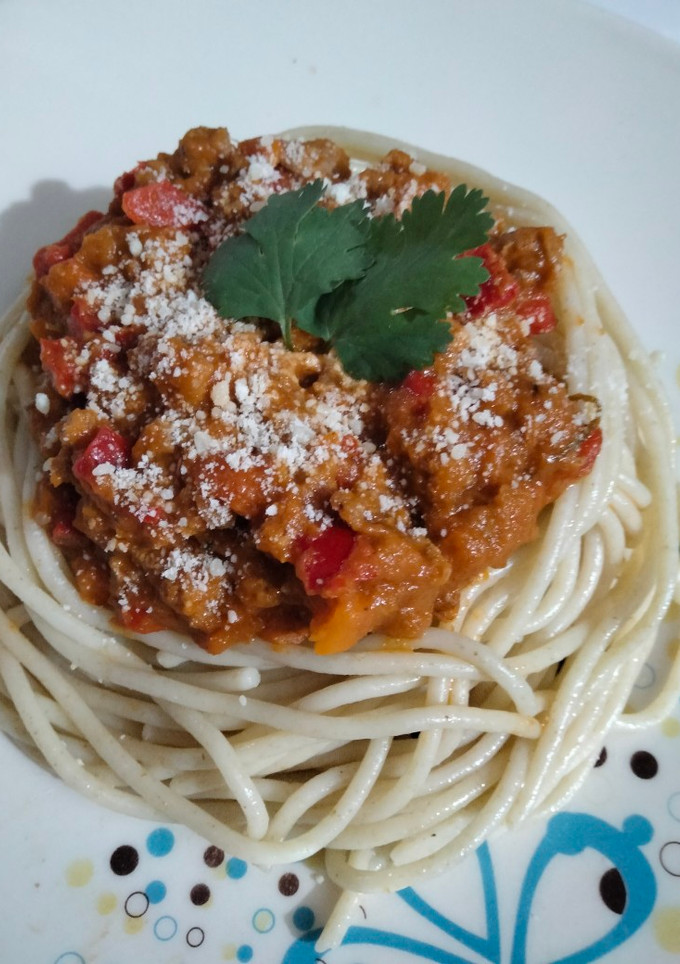Una foto de Espagueti a la boloñesa 🍝👌🏾✨