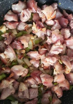 Una foto de Morro de cerdo con verduras