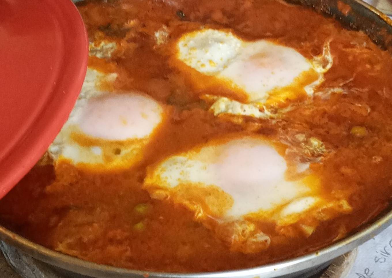 Tajine de carne picada "Kefta" y huevos