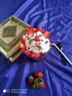 સ્ટ્રોબેરી ક્રીમ (Strawberry cream Recipe in Gujarati) રેસીપી મુખ્ય ફોટો