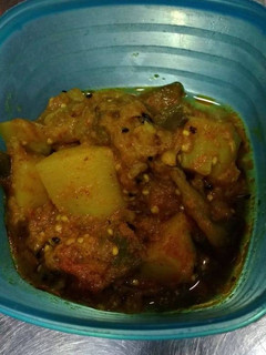 உருளை கத்தரிக்காய் வெஜ் செய்முறை முக்கிய புகைப்படம்