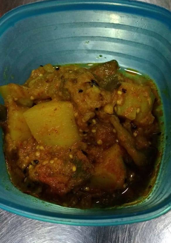 உருளை கத்தரிக்காய் வெஜ் செய்முறை முக்கிய புகைப்படம்
