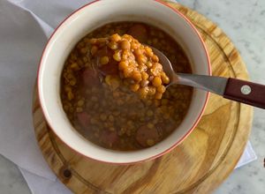 Una foto de Sopa de lentejas