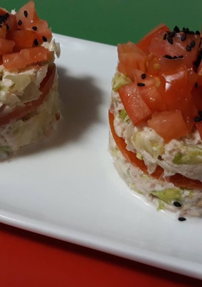 Una foto de Ensaladilla de lechuga y atún