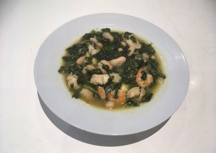 Alubias con pescado y espinacas