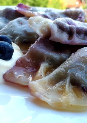 Zdjęcie przepisu Pierogi z borówkami leśnymi.