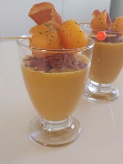 Une photo de Velouté de melon frais et sa chips