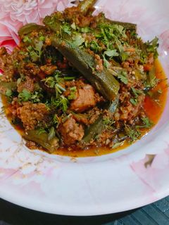 स्पेशल कीमा भिंडी(keema bhindi recipe in hindi) रेसिपी मुख्य फोटो