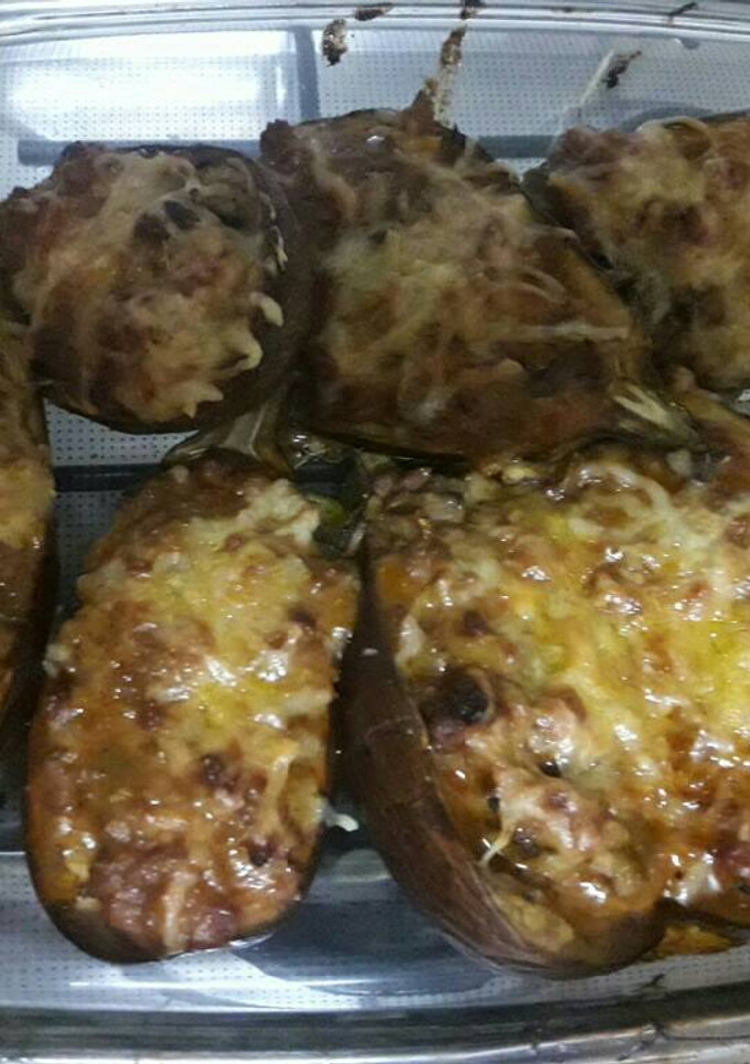 Una foto de Berenjenas rellenas de carne con salsa barbacoa