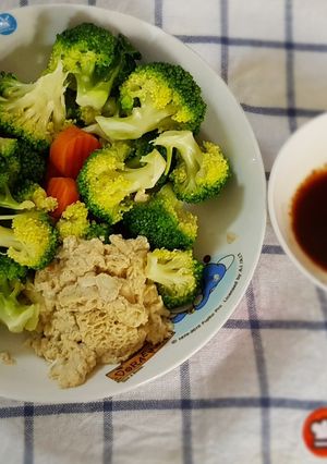 รูปของ อาหารลดน้ำหนัก :ผักลวกไข่+ซอสวาซาบิ