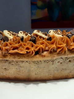 Una foto de Budín banana y dulce de leche