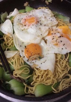 Hình của món Mỳ trứng xào cải thịt.