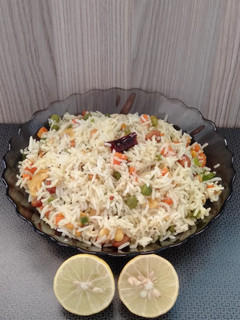 વેજીટેબલ લેમન રાઈસ (Vegetable Lemon Rice Recipe In Gujarati) રેસીપી મુખ્ય ફોટો